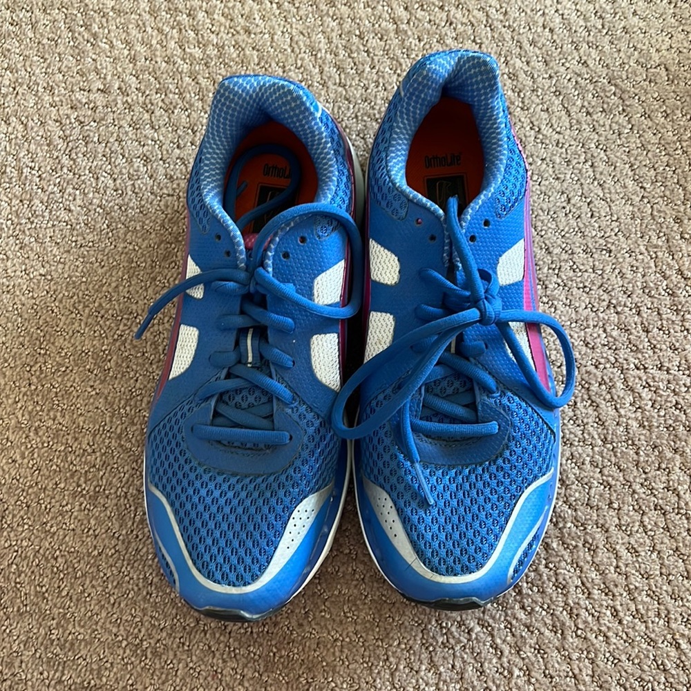 PUMA Tennis Shoes - size 9.5